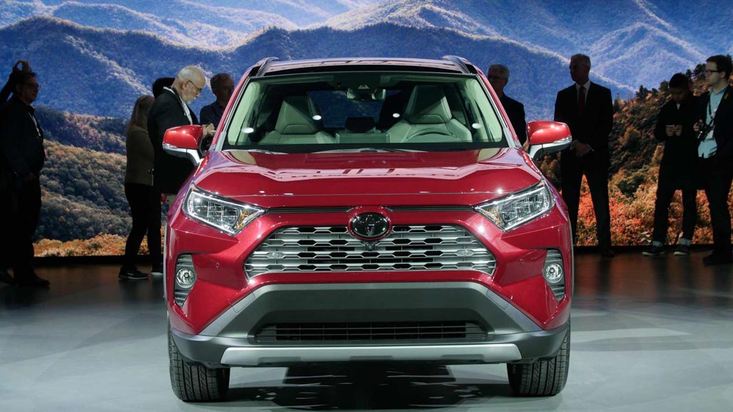 Cạnh tranh với Mazda CX-5: Toyota tung RAV4 2019 thế hệ hoàn toàn mới Cạnh tranh với Mazda CX-5: Toyota tung RAV4 2019 thế hệ hoàn toàn mới