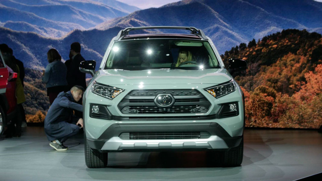 Cạnh tranh với Mazda CX-5: Toyota tung RAV4 2019 thế hệ hoàn toàn mới Cạnh tranh với Mazda CX-5: Toyota tung RAV4 2019 thế hệ hoàn toàn mới