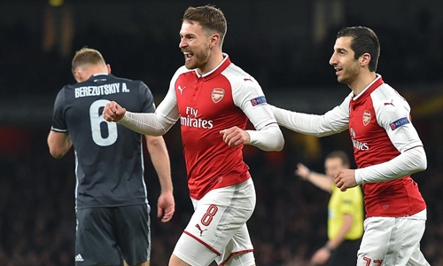 Ghi bốn bàn trong nửa giờ, Arsenal đặt một chân vào bán kết Europa League