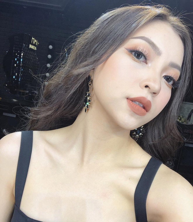 Bạn gái trang điểm đậm, Quang Hải U23 phản ứng bất ngờ