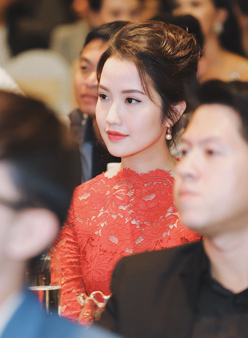 Bạn gái thiếu gia Phan Thành đẹp và sang chảnh đúng chuẩn con nhà giàu