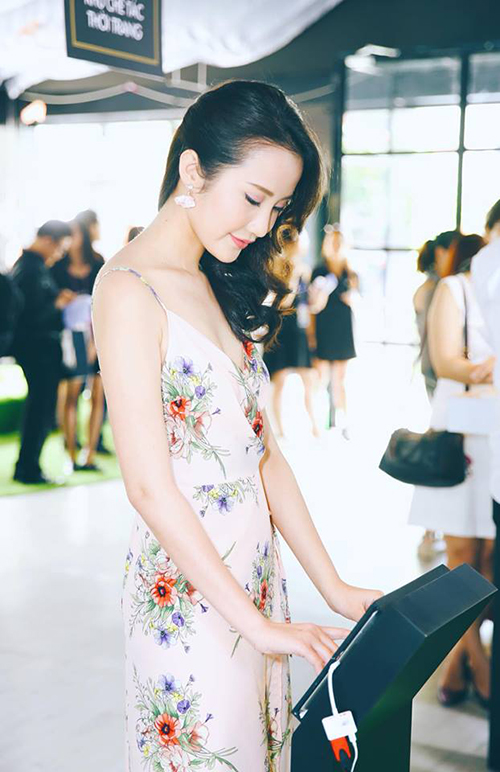 Bạn gái thiếu gia Phan Thành đẹp và sang chảnh đúng chuẩn con nhà giàu