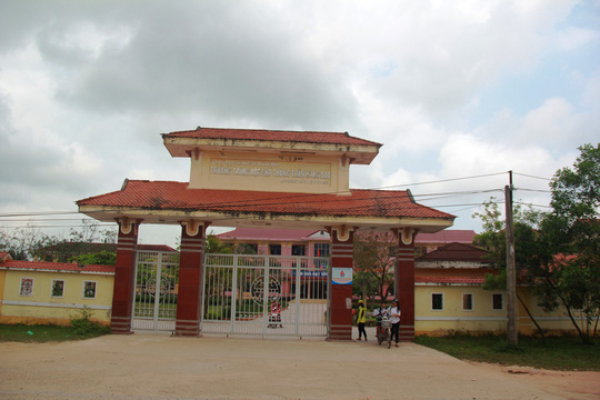 Vụ học sinh đâm thầy giáo: Ca phẫu thuật kéo dài 4 giờ