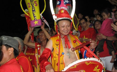 Hàng Đẫy vỡ sân xem sao U23 và giấc mơ World Cup đâu xa?