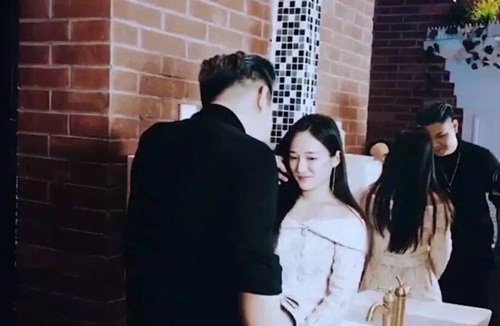 Chàng trai khoe ngủ với hơn 400 cô gái bị dân mạng ném đá Chàng trai khoe ngủ với hơn 400 cô gái bị dân mạng ném đá