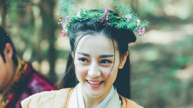 Địch Lệ Nhiệt Ba: Hoa tuyết Tân Cương và hành trình thống trị showbiz từ vai phụ Địch Lệ Nhiệt Ba: Hoa tuyết Tân Cương và hành trình thống trị showbiz từ vai phụ