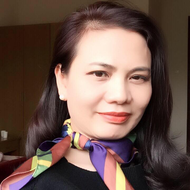 Nữ tiếp viên hàng không kể chuyện trót đổ nước cà chua vào áo khách VIP, cách xử lý của cô khiến ai cũng thán phục