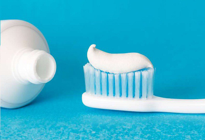 Nhúng kem đánh răng vào nước trước khi đánh răng liệu có tốt hơn: Hãy nghe bác sĩ khuyên Nhúng kem đánh răng vào nước trước khi đánh răng liệu có tốt hơn: Hãy nghe bác sĩ khuyên