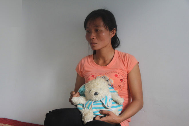 Bị bố mẹ chồng đuổi không cho lại gần con trai, người mẹ trẻ gửi đơn cầu cứu suốt 2 năm mới được đón con về