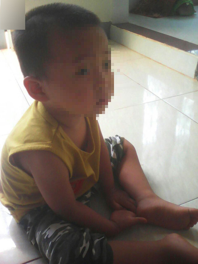 Bị bố mẹ chồng đuổi không cho lại gần con trai, người mẹ trẻ gửi đơn cầu cứu suốt 2 năm mới được đón con về