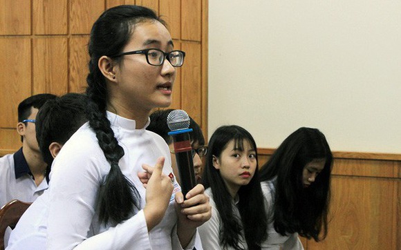Nữ sinh phản ánh cô không giảng bài chuyển sang trường mới Nữ sinh phản ánh cô không giảng bài chuyển sang trường mới