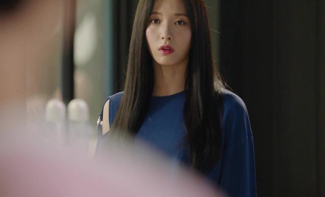 Lỡ miệng gọi tình cũ bằng bà xã, vợ nhất quyết đòi ly hôn dù mới cưới 3 tháng