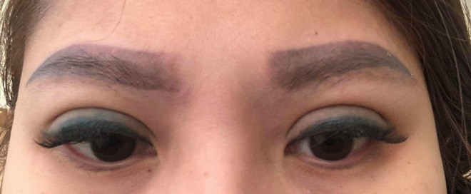 Muốn xăm mí mắt, lông mày cho giống Hồ Ngọc Hà, ai ngờ bị hỏng, cô gái lại chịu bao đau đớn để xóa xăm