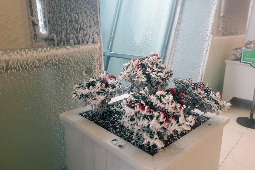 Băng tuyết tháng tư bất ngờ xuất hiện ở Fansipan