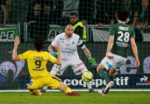 Cavani hỏng ăn khó tin, PSG lỡ cơ hội đăng quang sớm