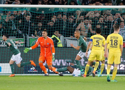 Cavani hỏng ăn khó tin, PSG lỡ cơ hội đăng quang sớm