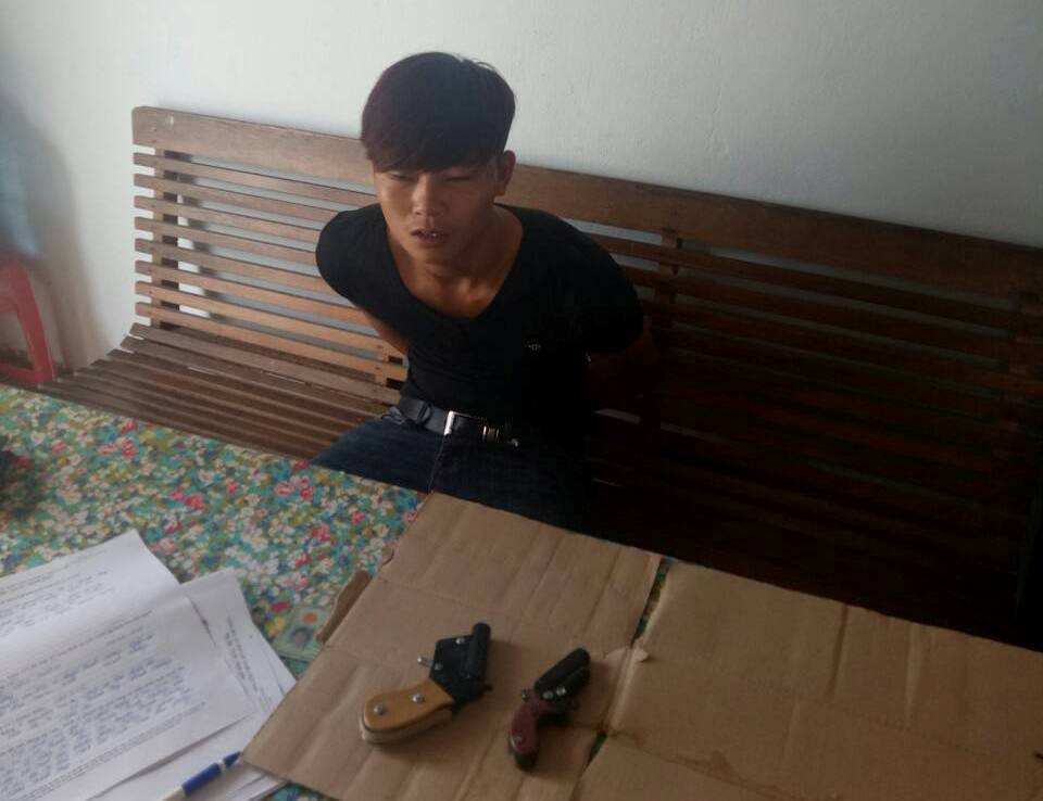 Tạm giam đối tượng 9X lên mạng Internet học cách chế tạo súng để bán