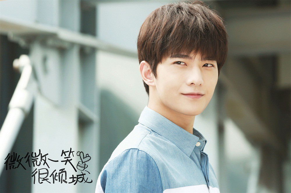 Người hâm mộ tức giận, đốt loạt ảnh poster của Dương Dương... cùng vàng mã rồi chia sẻ trên MXH