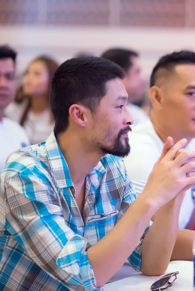 Johnny Trí Nguyễn già nua, râu ria xồm xoàm đến mức ai cũng phải giật mình