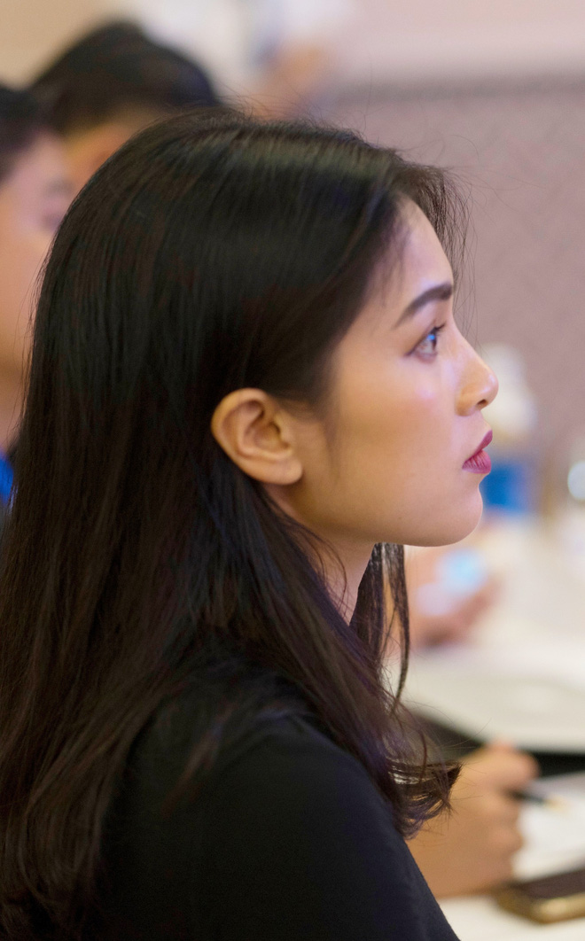 Johnny Trí Nguyễn già nua, râu ria xồm xoàm đến mức ai cũng phải giật mình