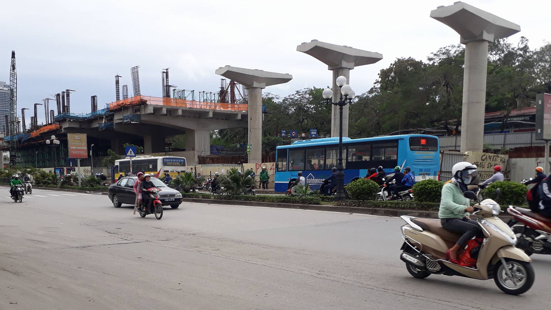 Hà Nội: Tiếp tục bóp hẹp đường Kim Mã và điều chỉnh một số tuyến xe buýt phục vụ xây dựng nhà ga đường sắt trên cao