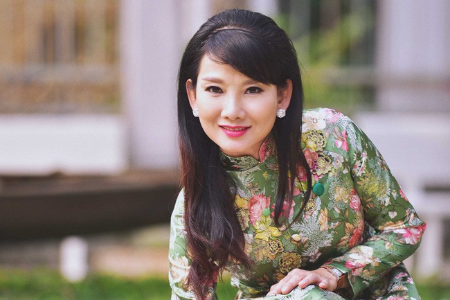 Cặp mẹ chồng con dâu Mỹ Uyên - Hồng Diễm nắm tay nhau vào đề cử VTV Awards