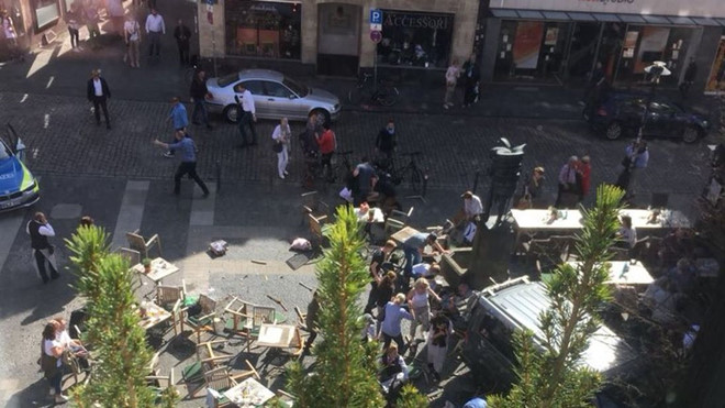 Xe tải lao vào người đi bộ ở Đức, nhiều thương vong