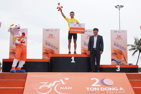 Các cua rơ An Giang khiếu nại mô tô dẫn sai đường