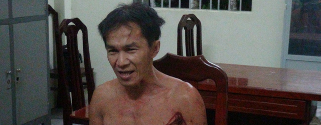 Bắt nghi phạm chém lìa đầu nạn nhân, chém luôn công an