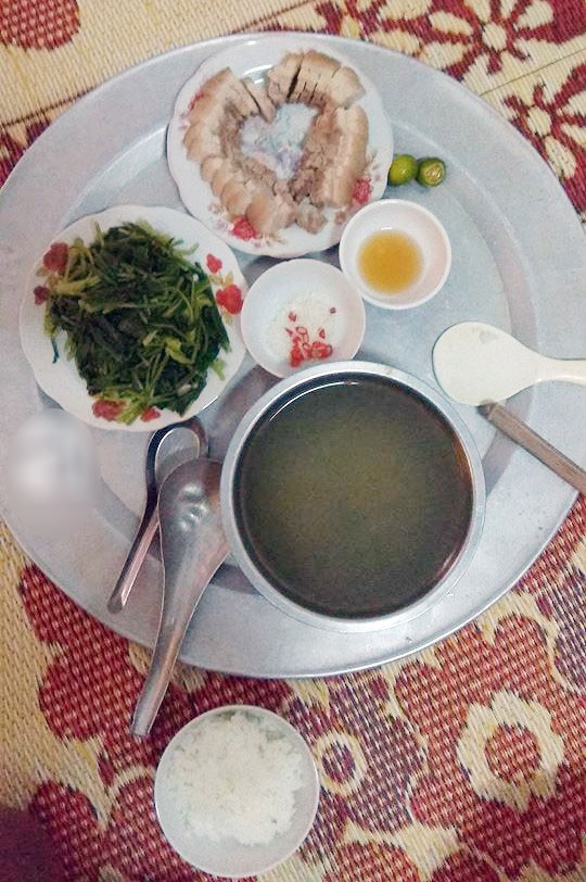 Nấu cơm cho vợ xếp thịt hình... trái tim, anh chồng khiến cư dân mạng dậy sóng và sự thật khó ngờ