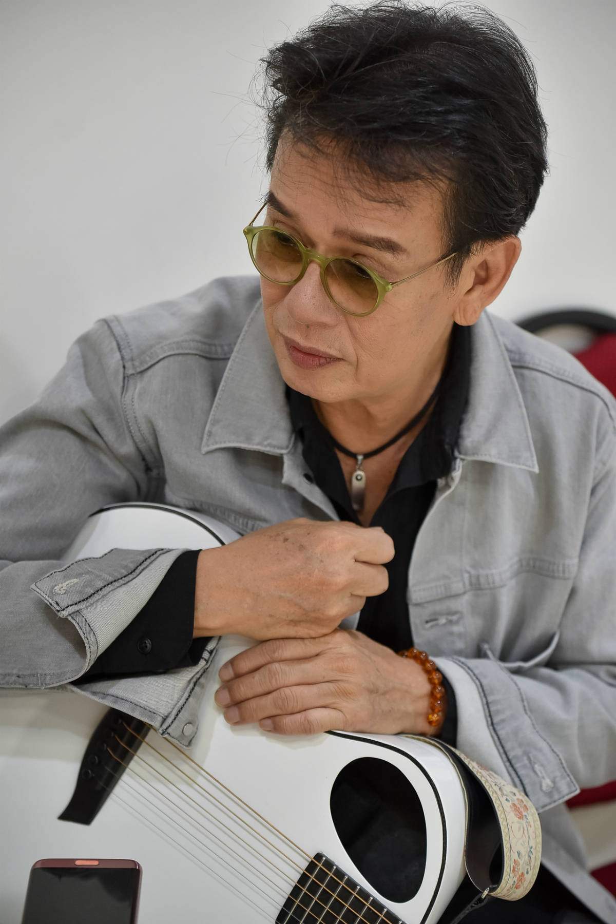 Nhạc sĩ Đức Huy kể chuyện có con thứ 2 với vợ trẻ kém 44 tuổi