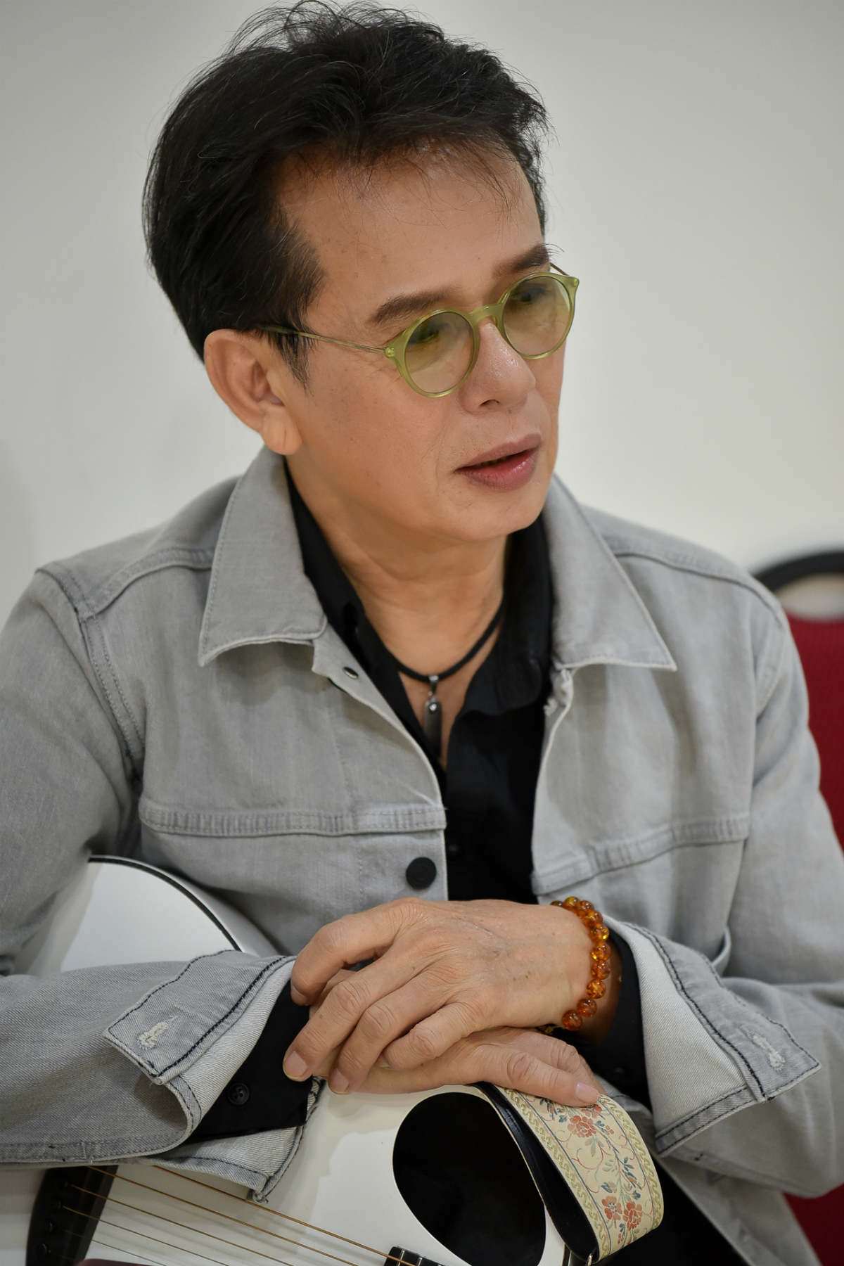 Nhạc sĩ Đức Huy kể chuyện có con thứ 2 với vợ trẻ kém 44 tuổi