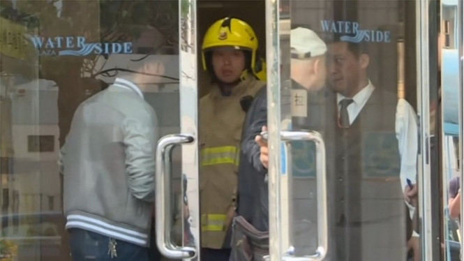 Vợ chồng nhập viện vì thang máy đâm lên tầng nóc tòa nhà Hồng Kông