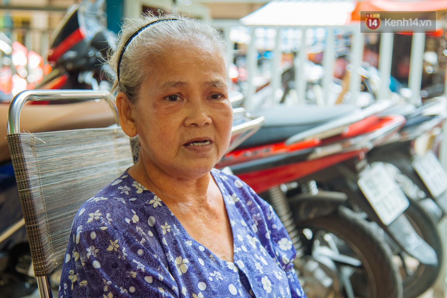 Chuyện chưa kể về bà Tám bán ca cao bánh mỳ độc nhất ở Sài Gòn: 30 năm nuôi chồng mù và 3 con thơ Chuyện chưa kể về bà Tám bán ca cao bánh mỳ độc nhất ở Sài Gòn: 30 năm nuôi chồng mù và 3 con thơ