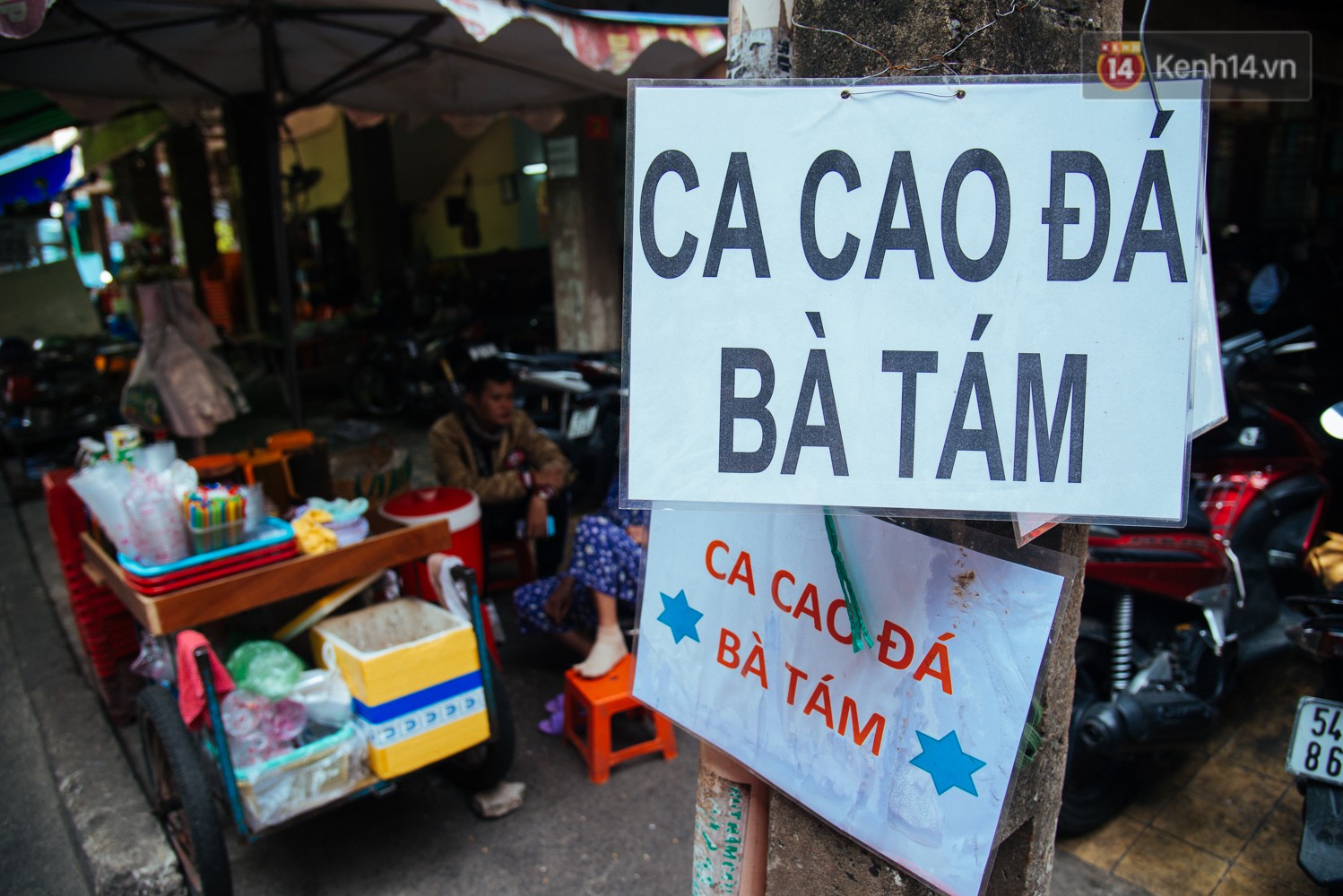 Chuyện chưa kể về bà Tám bán ca cao bánh mỳ độc nhất ở Sài Gòn: 30 năm nuôi chồng mù và 3 con thơ