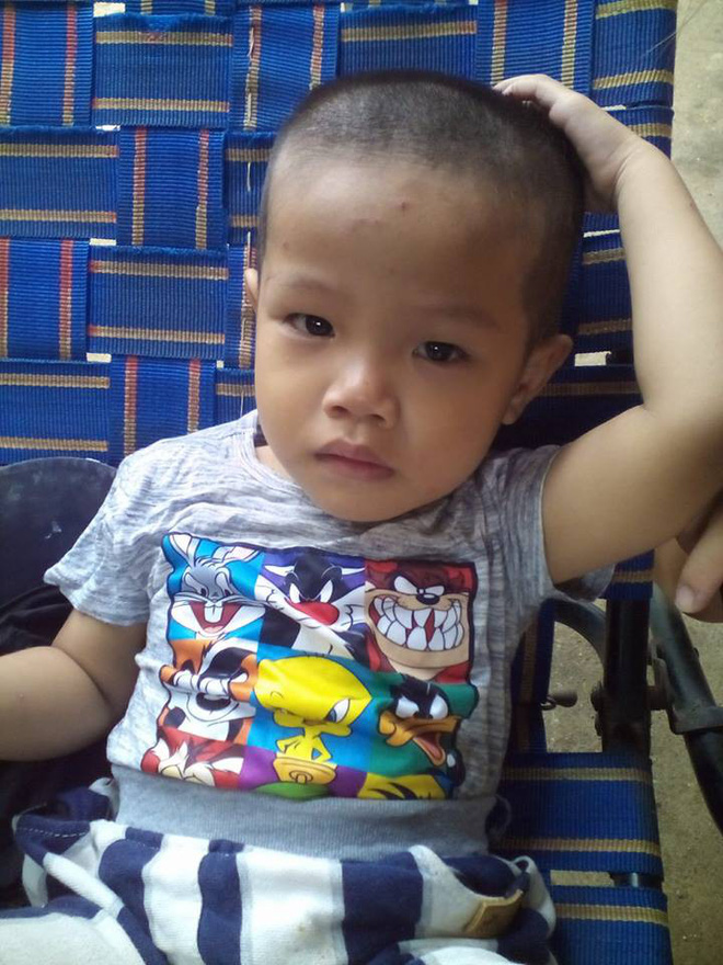 Khi bố làm thợ cắt tóc và không biết làm gì cho vui, cậu con trai đang có kiểu đầu chất chơi được biến ngay thành ông hói