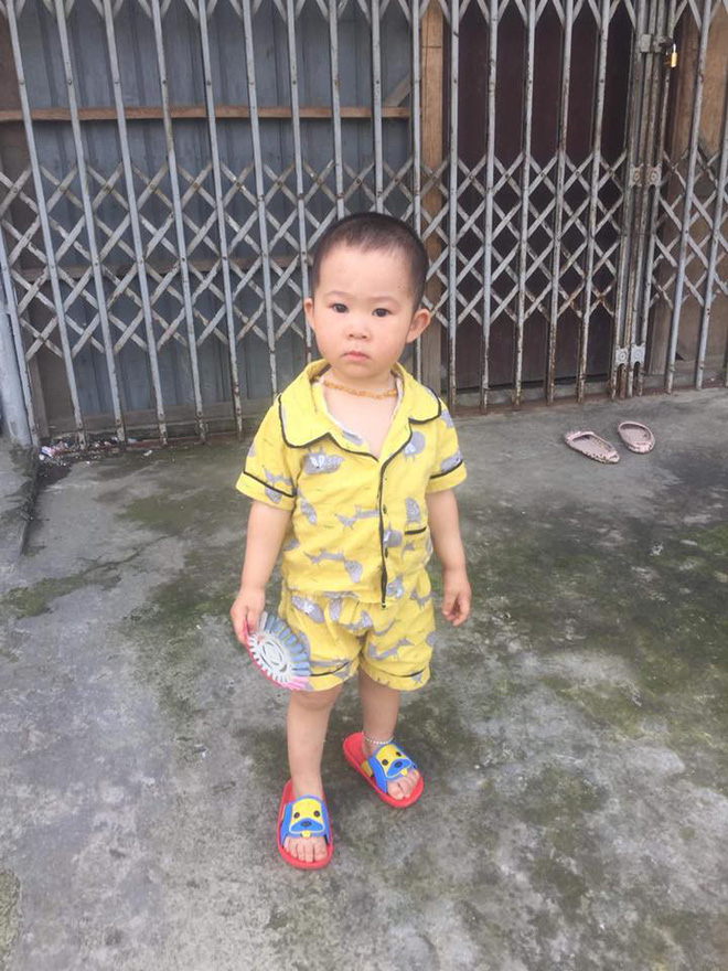 Khi bố làm thợ cắt tóc và không biết làm gì cho vui, cậu con trai đang có kiểu đầu chất chơi được biến ngay thành ông hói