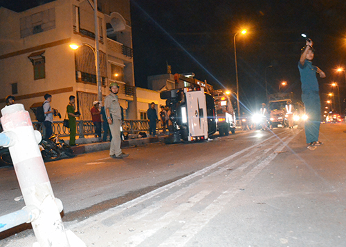 Tài xế ôtô say rượu khi tông người văng khỏi cầu ở Sài Gòn