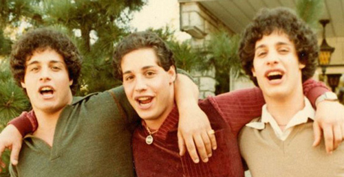 Anh em sinh ba bị chia cắt từ lúc lọt lòng vì một thí nghiệm bí mật