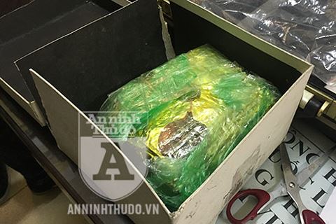 Nữ quái đánh liều buôn ma túy lấy tiền yêu phi công trẻ