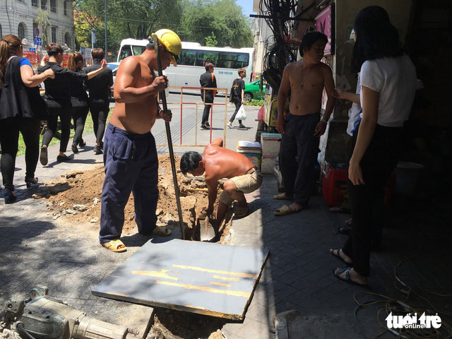 Dân Sài Gòn khổ sở vì cúp nước đột ngột cả ngày