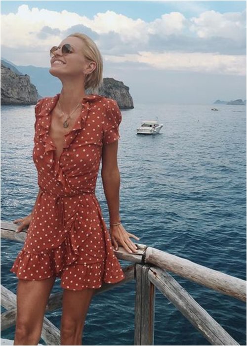 Váy quấn cổ điển: Lựa chọn nữ tính tuyệt vời cho hè