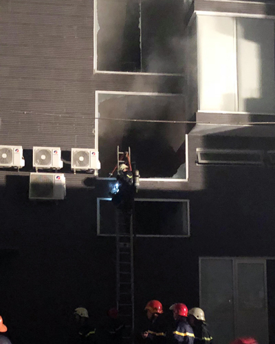 Cháy xưởng bánh kẹo 2.000 m2 ở Sài Gòn