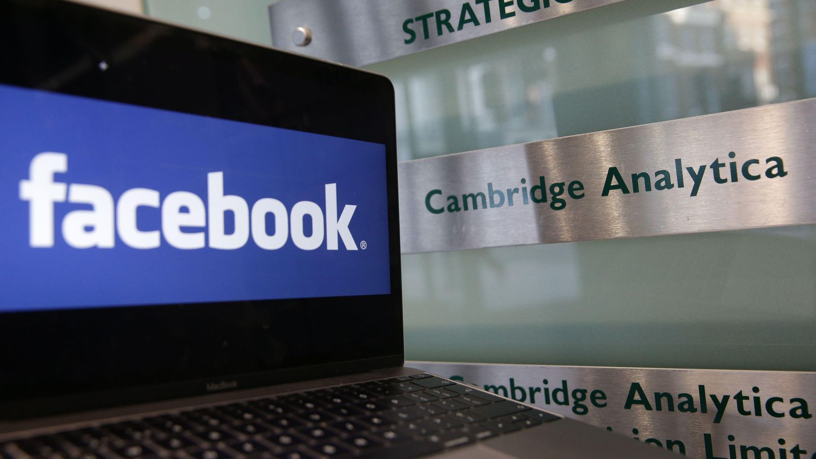 Facebook đình chỉ thêm một công ty vì lộ dữ liệu người dùng Facebook đình chỉ thêm một công ty vì lộ dữ liệu người dùng