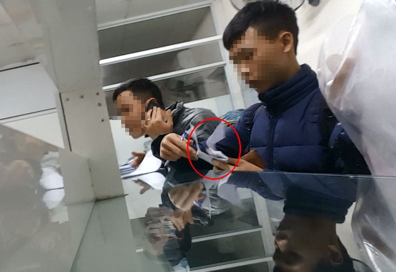 Nườm nượp cảnh kẹp tiền, đưa - nhận tại Hải quan Hải Phòng