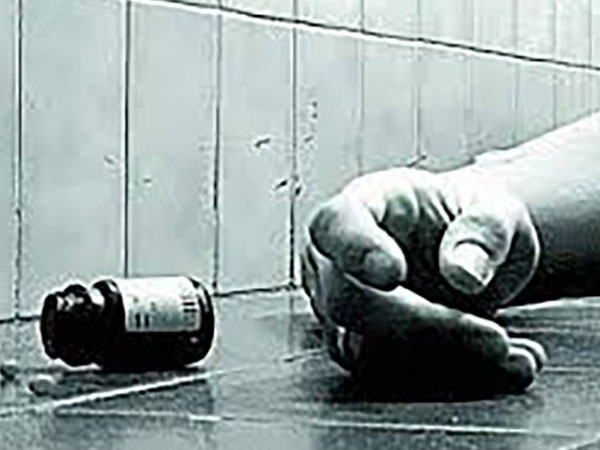 Mẹ kế giết con chồng bằng thuốc diệt cỏ hòa với rượu