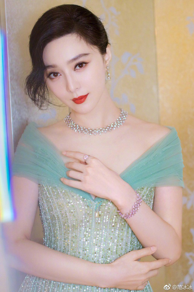 Dàn diễn viên đóng vai A hoàn trong Hoàn Châu Cách Cách: Người thành nữ hoàng giải trí, kẻ đóng phim cấp 3?