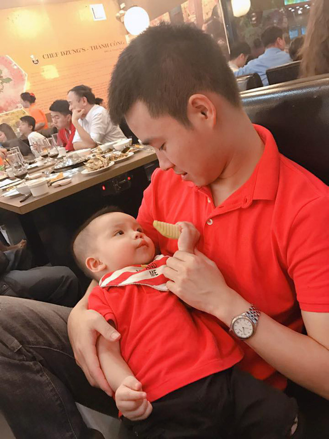 Thay bỉm, ru ngủ, chơi cùng con và 1.001 hình ảnh đáng yêu chứng minh bố là tất cả của các nhóc tì