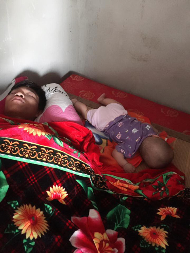 Thay bỉm, ru ngủ, chơi cùng con và 1.001 hình ảnh đáng yêu chứng minh bố là tất cả của các nhóc tì