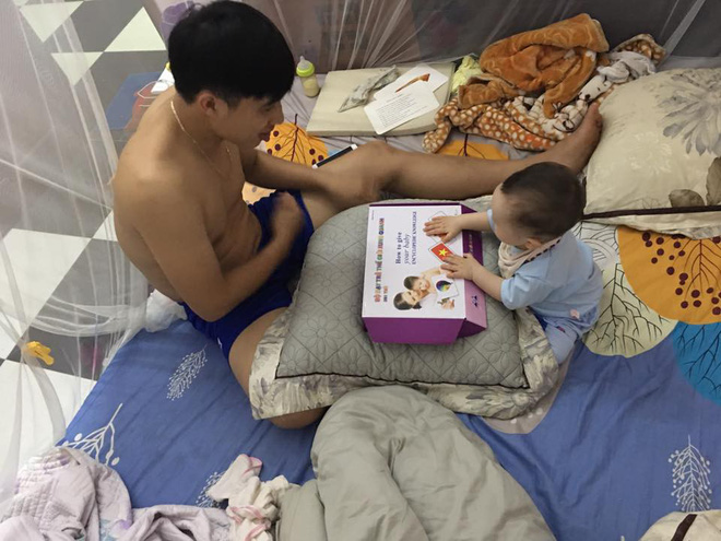 Thay bỉm, ru ngủ, chơi cùng con và 1.001 hình ảnh đáng yêu chứng minh bố là tất cả của các nhóc tì